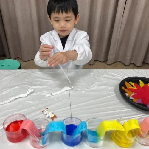 A6. 毛細現象實驗室-花朵擴香瓶 DIY、爬高高的水精靈 活動現場照片 2