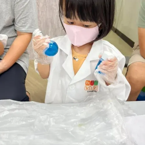 A7. 氧化還原實驗室-神秘變色藥水 DIY 活動現場照片 1